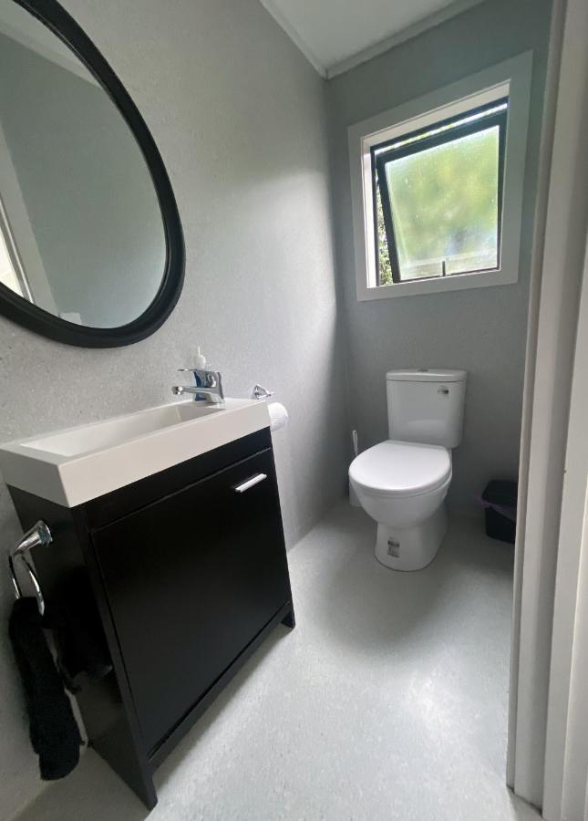 Lake Hawea Cabin With Mountain Views- Outdoor Bath! Eksteriør billede