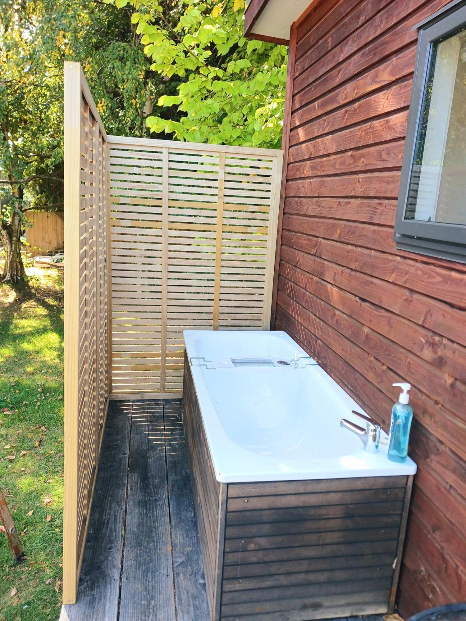 Lake Hawea Cabin With Mountain Views- Outdoor Bath! Eksteriør billede